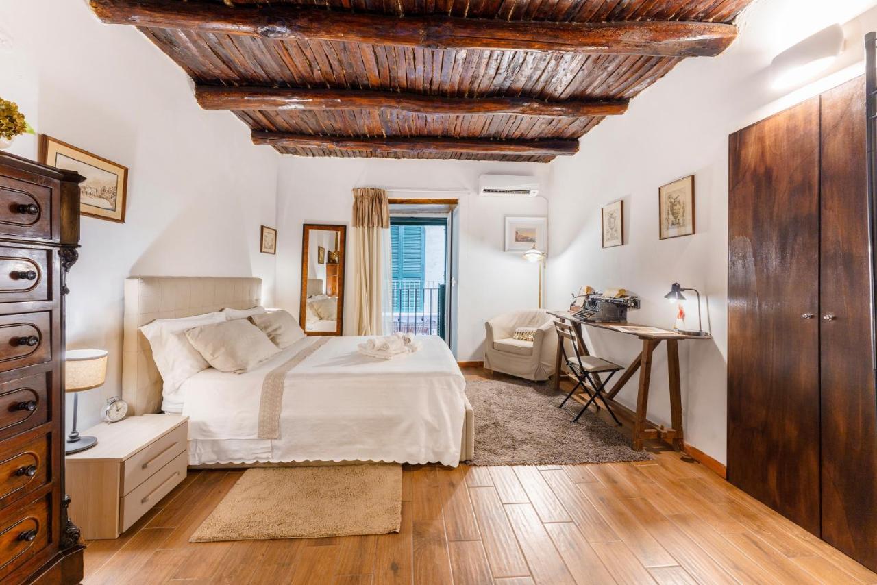 La Storia Naples