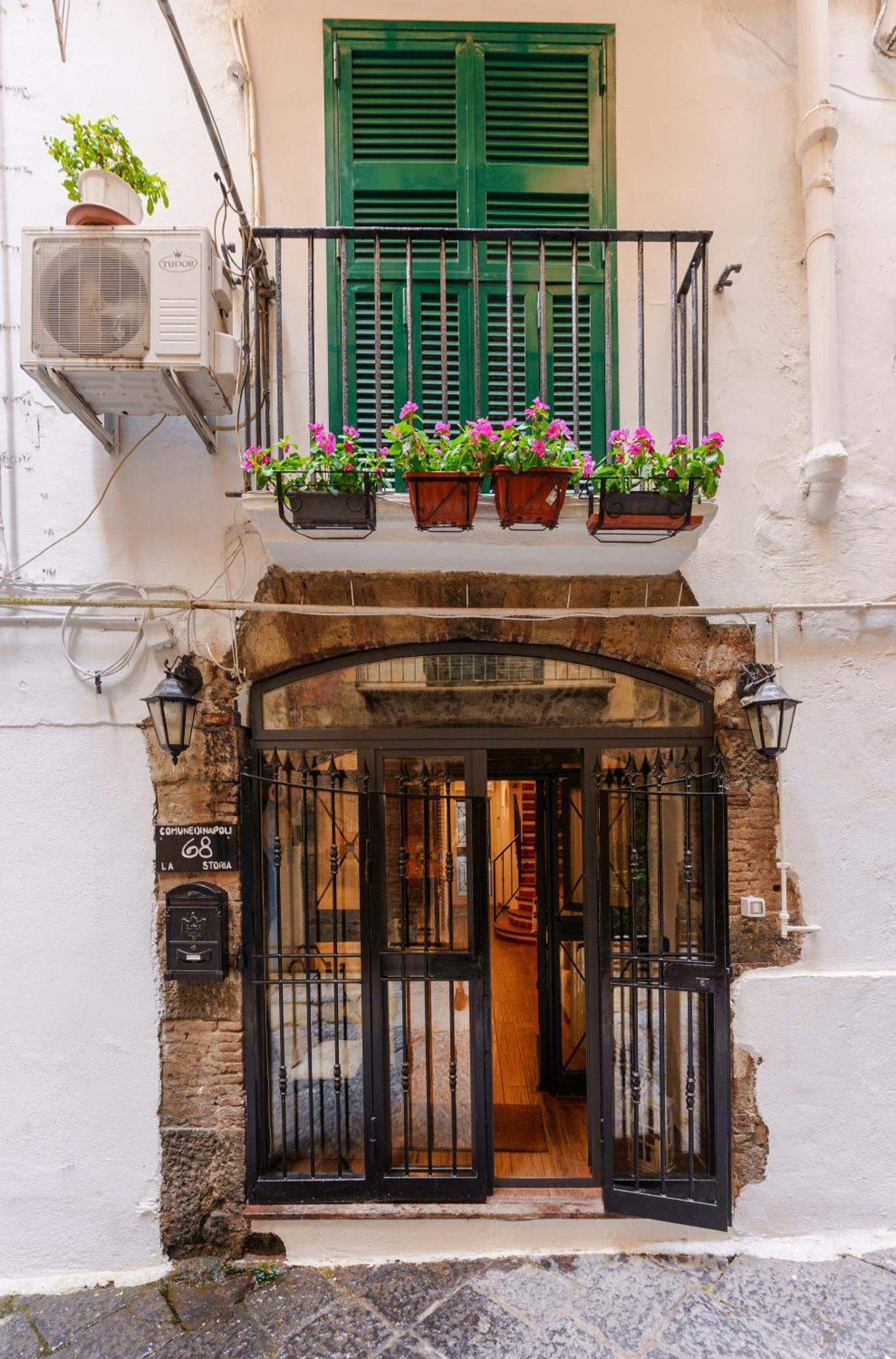 La Storia * Naples